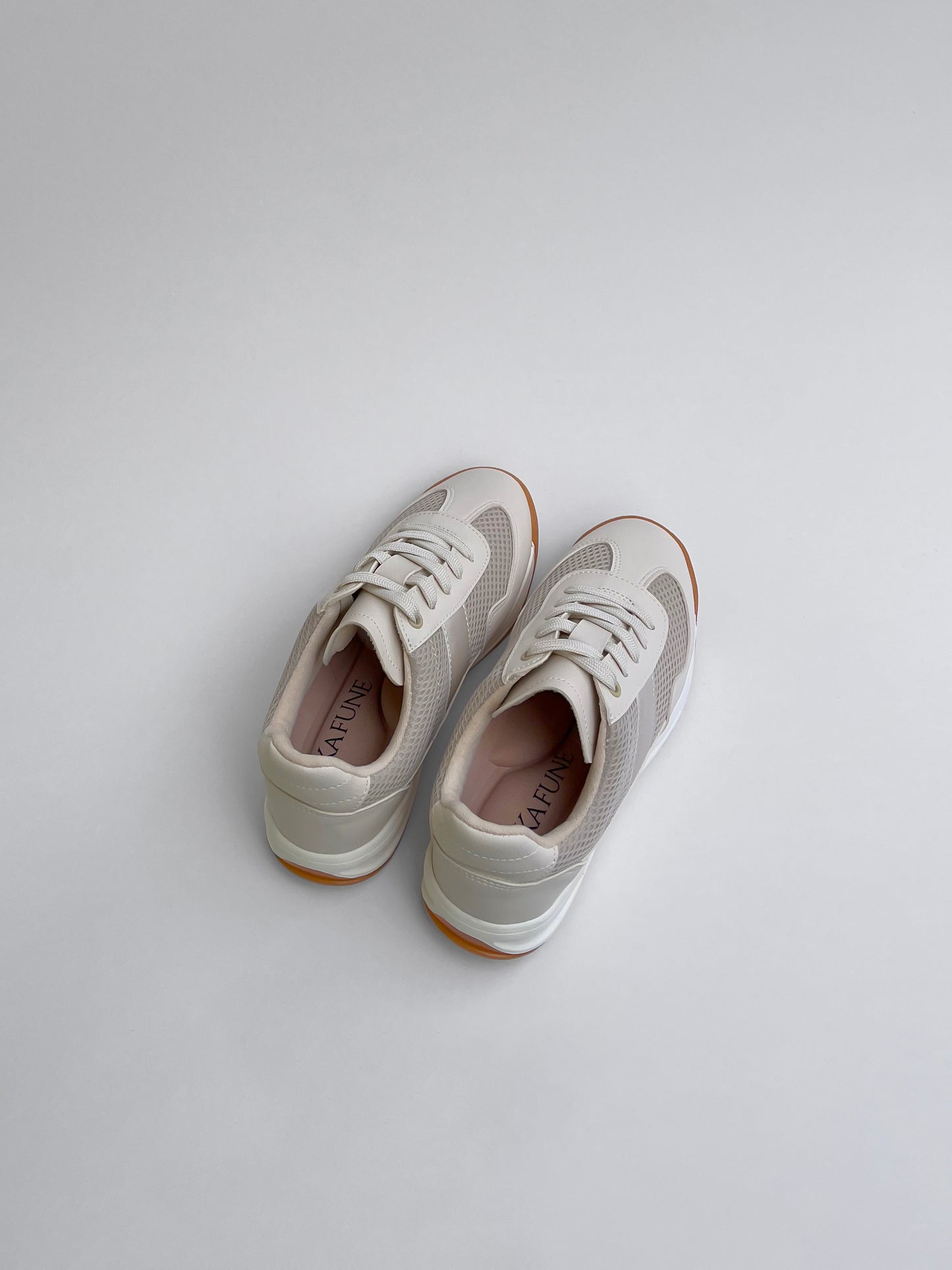 Antonia Beige