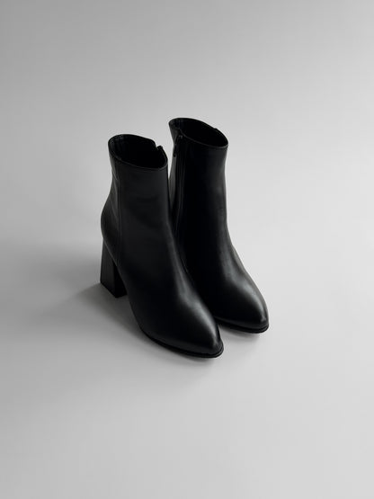 Esthela Boots
