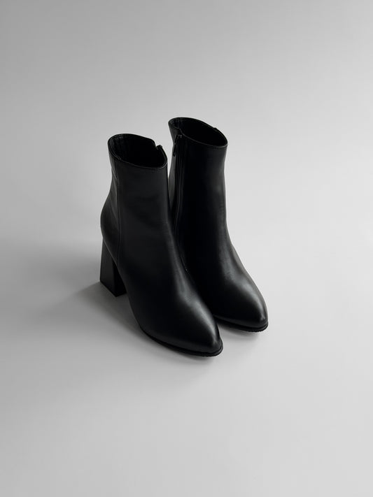 Esthela Boots