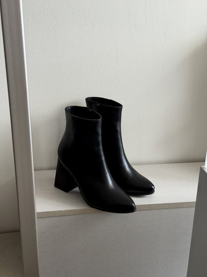 Esthela Boots